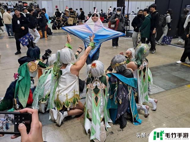 韩国动漫节惊见超壮《原神》 coser！网笑：FBI来都打不过！