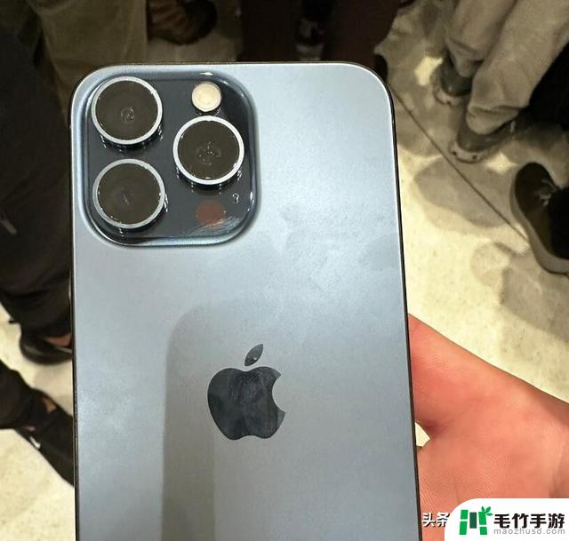 iPhone 15 Pro价格大幅下降，从7999元降至5795元，苹果旗舰机型“小钢炮”受迎击